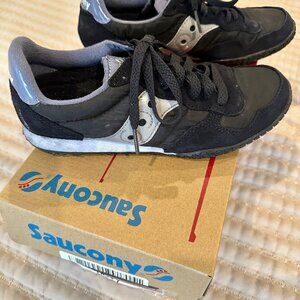 Saucony black with gray trim sneakers, size 5.5